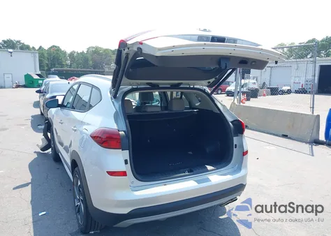 2019 Hyundai Tucson Sport z USA, uszkodzony, nr VIN KM8J3CAL0KU930199